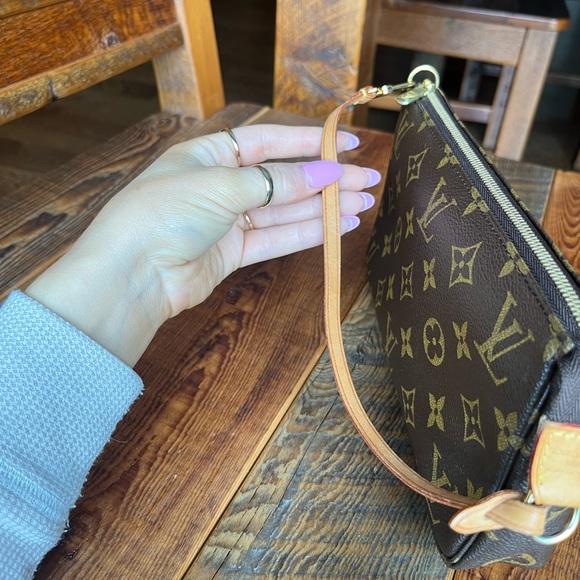 SOLD ‼️ LV Pochette Accessories - Picture 8 of 12
